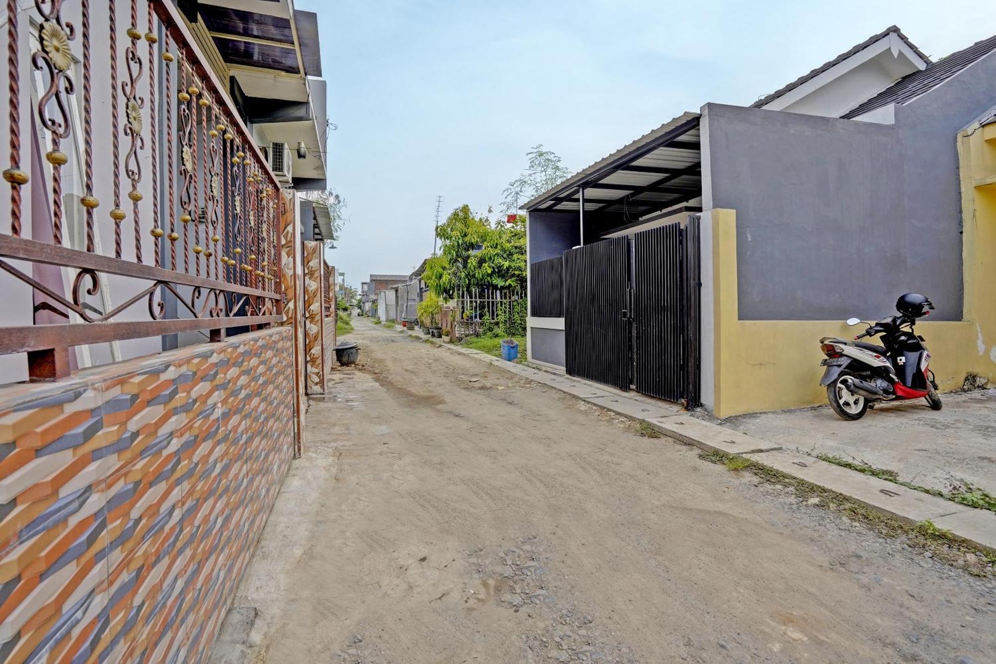 Oyo Life 91866 Paradise Ok Kost Syariah Mojokerto 외부 사진